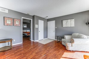 Interior - 3 Mi to Houston Medical Center: Extended Stay (Houston)
