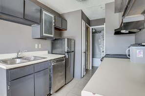 Interior - 3 Mi to Houston Medical Center: Extended Stay (Houston)