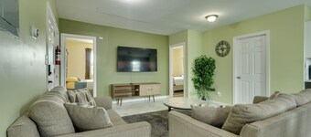 Explore Nyc, Parks & Beaches! Top-floor Apt