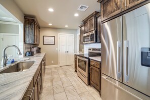 Interior - Lakefront Family Home w/ Dock & Views in Vinita! (Vinita)