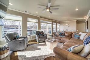 Interior - Lakefront Family Home w/ Dock & Views in Vinita! (Vinita)