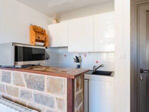 Refrigerador, microondas, parrilla de estufa y lavavajillas 