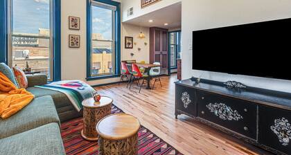 Shop, Dine, Unwind! Couples Retreat in Dtwn Golden