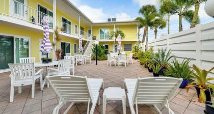 Walk to Venice Beach & Downtown! Couple's Condo