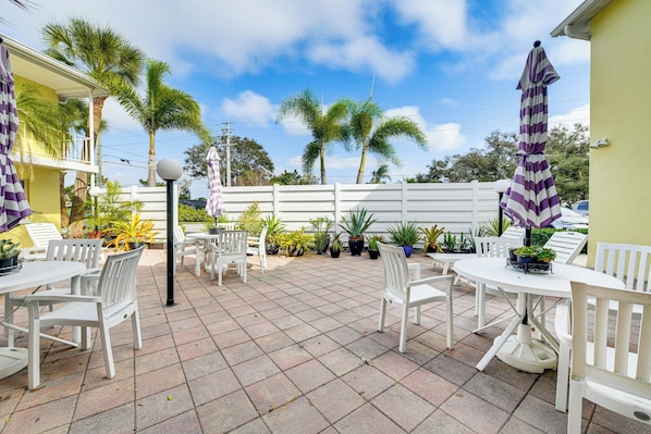 Interior - Walk to Venice Beach & Downtown! Couple's Condo (Venice)