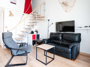 TV - Charming A/C Mezzanine Cottage with WIFI and Parking near Beach, Gruissan (Gruissan)