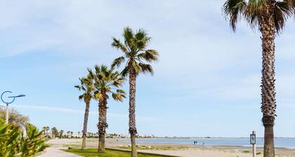 Charming 3-Bedroom House with Veranda, Terrace, and Parking near Grazel Beach in Gruissan