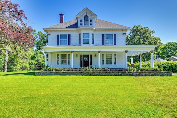 House (3 Bedrooms) | Interior - 2 Mi to Dtwn Schenectady! Spacious Retreat (Schenectady)