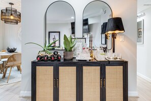 Interior - No Car Needed! Condo in Old Town Alexandria (Alexandria)