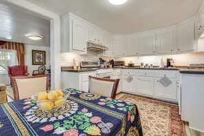 Interior - Nurses Welcome! 3 Mi to Augusta National Golf Club (Augusta)