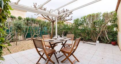 Spacious villa with parking, garden, pets allowed