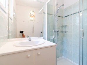 Bathroom - Spacious villa with parking, garden, pets allowed (Narbonne-Narbonne Plage-Narbonne Plage)