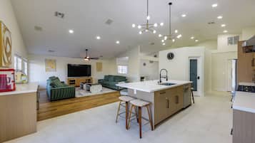 House (3 Bedrooms) | Interior