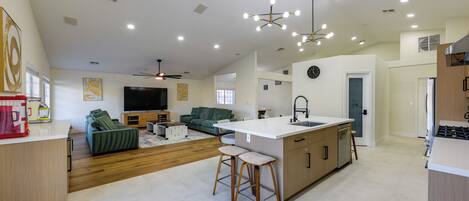 House (3 Bedrooms) | Interior