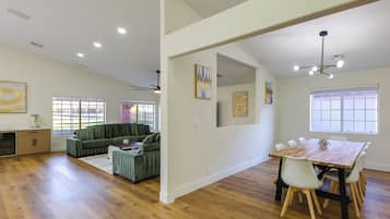 House (3 Bedrooms) | Interior