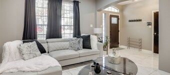 3 Mi to Randolph Afb: San Antonio Area Home