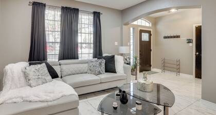 3 Mi to Randolph Afb: San Antonio Area Home