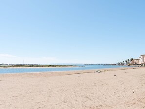 Beach nearby - Bright duplex in Gruissan with parking, close to beach and port (Gruissan)