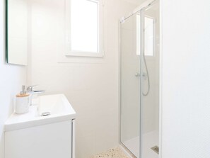 Bathroom - Renovated house near the sea with air conditioning and WIFI (Fleury-Saint-Pierre-la-Mer)