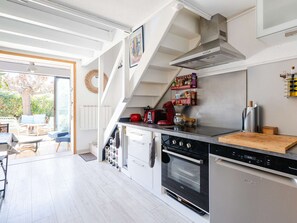 Fridge, microwave, oven, stovetop - Cozy pavilion with terrace 250m from the beach! (Narbonne)