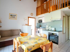Interior - T2 Pavilion with Loft and Private Parking in Gruissan (Gruissan)