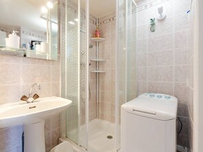 Bathroom - Loft Studio for 4, Sea View, Comfort in Saint Pierre La Mer (Fleury-Saint-Pierre-la-Mer)