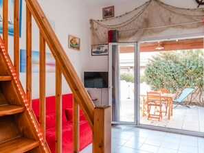 TV - Charming 2BR Cottage with Pool, Terrace & Parking Near Beach (Gruissan)