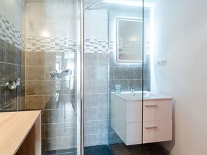 Bathroom - Studio Loft Pavilion in Gruissan Ayguades - Pets Welcome, Free Parking (Gruissan)