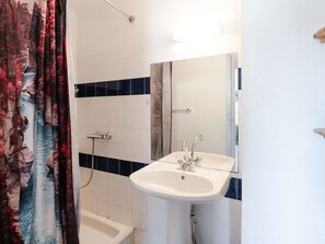 Hair dryer - Cozy 3-Room Pavilion for 6 with Pool, Near Beach, Pet-Friendly, Parking Included (Gruissan)
