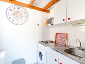 Fridge, microwave, stovetop