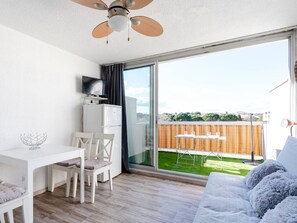 TV - Studio cabin with terrace, pets allowed, for 4 people (Gruissan)