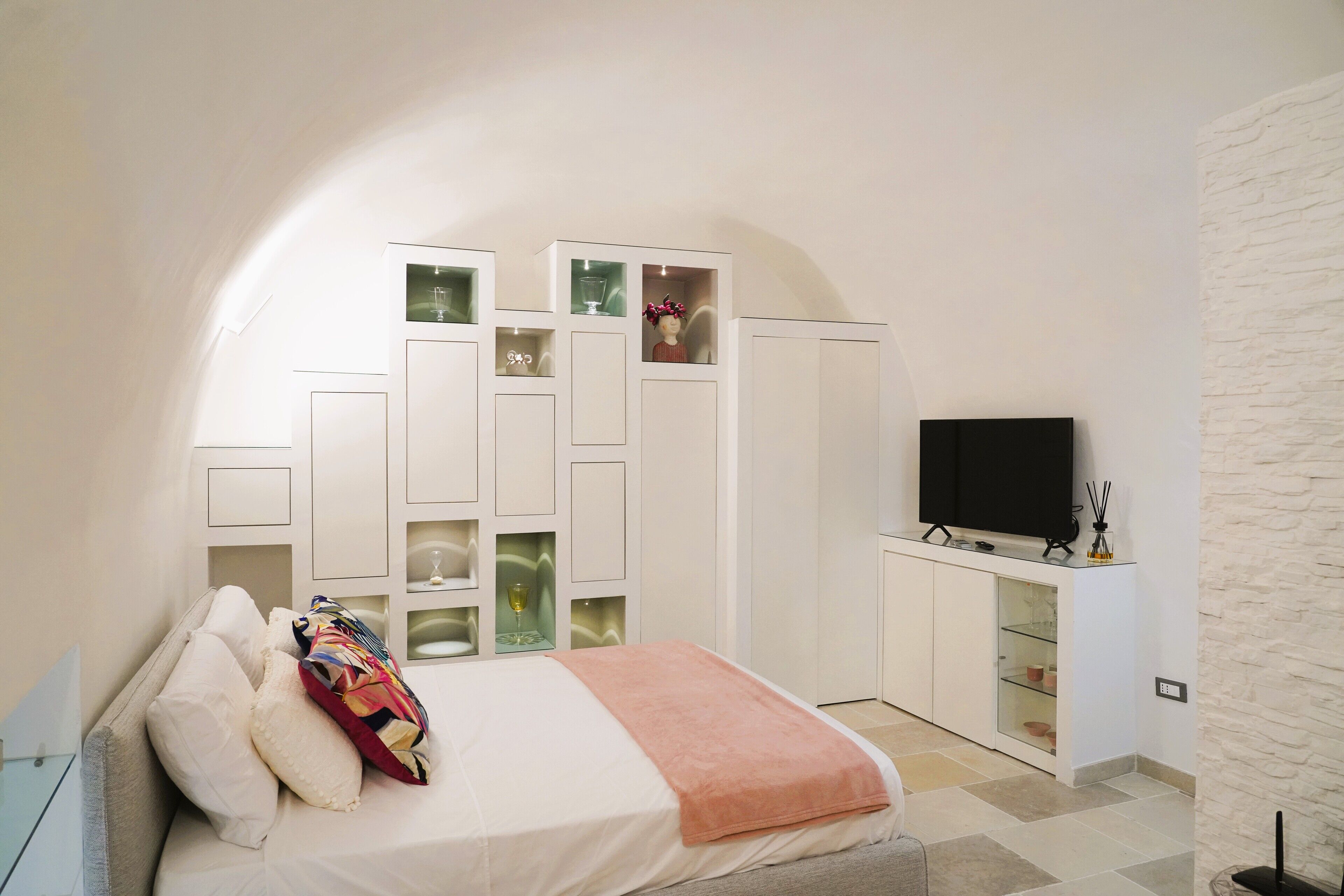 Basic House | Iron/ironing board, free WiFi