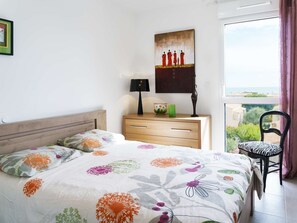 2 bedrooms - Modern 2-bedroom apt, air-con, 2 parking spots, 300m from beach (Narbonne-Narbonne Plage-Narbonne Plage)