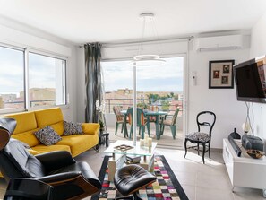 TV - Modern 2-bedroom apt, air-con, 2 parking spots, 300m from beach (Narbonne-Narbonne Plage-Narbonne Plage)