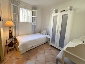 3 bedrooms, free WiFi, bed sheets - Air-Conditioned Duplex with Terraces and Parking in Port Grimaud (Port Grimaud)
