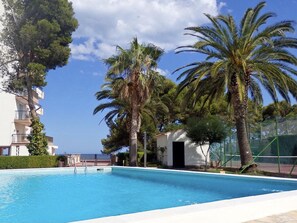 Pool - Renovated Seafront Apartment with Pool (Miami Playa)