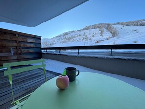 Outdoor dining - Vars - Apartment for 6, 45 sqm (Vars)