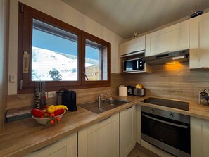 Fridge, microwave, dishwasher - Vars - Apartment for 6, 45 sqm (Vars)