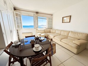 Dining - Beachfront Studio with A/C and Parking in Port Grimaud (Port Grimaud)