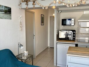 Interior - Seafront Apartment for 4 with Private Parking and Full Amenities (Le Barcarès)