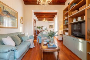 Smart TV, books - ClickSardegna – Elegant historic palace with sea view in the old town, with lift (Alghero)