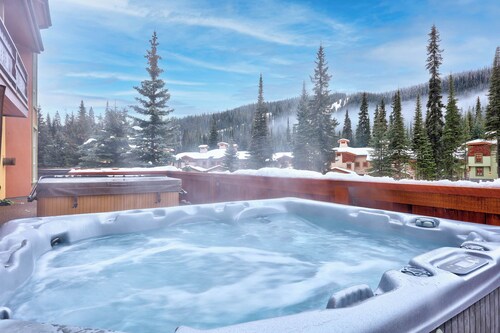 Multi Level Condo Close to Village | Access to Ski-Out Trail | Private Hot Tub | Fireplace