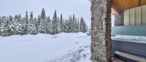 Tina de hidromasaje al aire libre