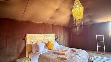 Deluxe Double Room, Desert View | In-room safe