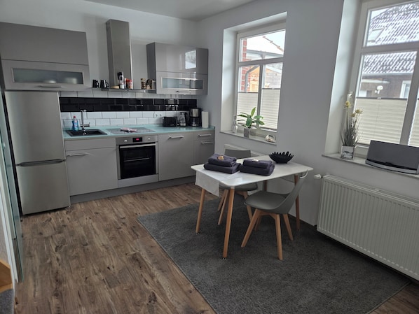 Kühlschrank, Ofen, Herdplatte, Geschirrspüler