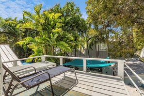 Property grounds - STAINED GLASS SANCTUARY ~ NEW LISTING! 3 BR/1.5 Ba w/ Pool and Parking! (Key West)