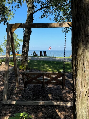 Door County Sunsets, cozy cottage with private beach! 