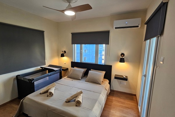 2 habitaciones, escritorio, tabla de planchar con plancha y wifi gratis