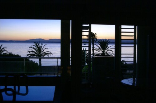 Seafront apartment in Roses