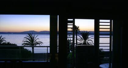 Seafront apartment in Roses